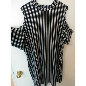 Rue21 black and white bodycon cold shoulder dress